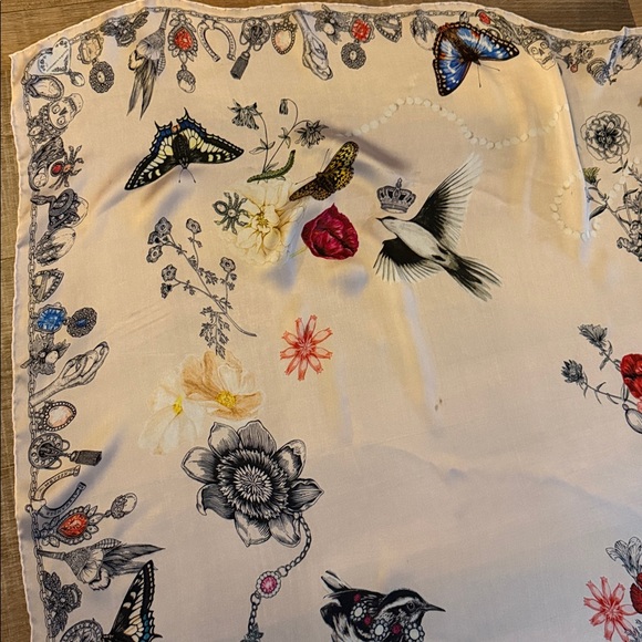 Alexander McQueen Pink Silk Scarf Large Skulls Teeth Birds Flowers Jewelry - Picture 5 of 8